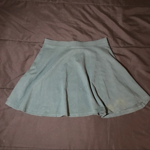 ☘️St. Patrick's Day Hunter Green Skater Skirt ☘️ - Picture 4 of 5